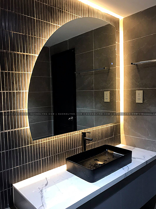 Vì sao nên sử dụng gương đèn led cho phòng tắm?