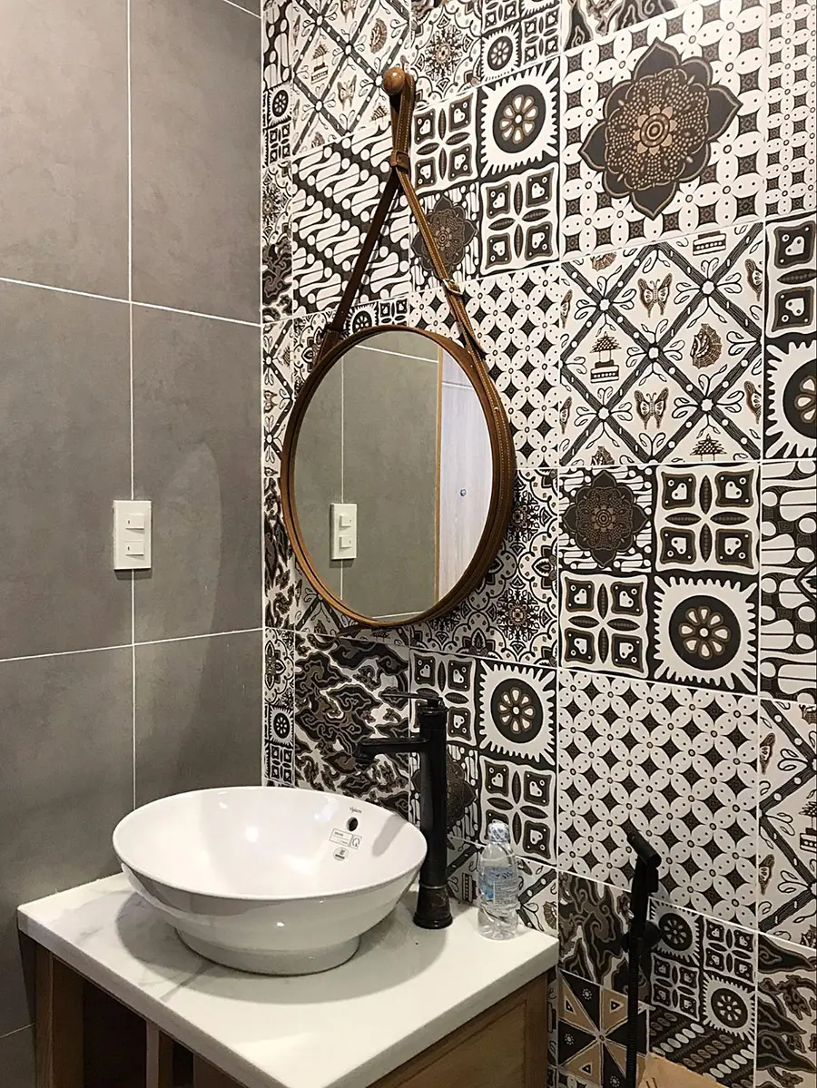 Gương phòng tắm cần phù hợp với thiết kế