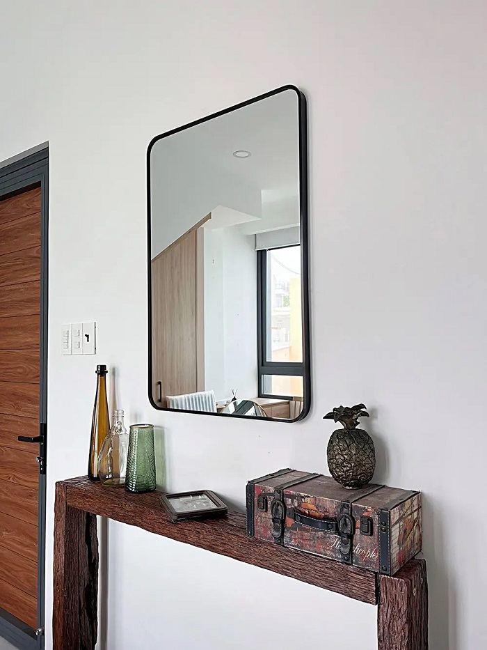 Sử dụng gương treo tường phòng khách như thế nào?