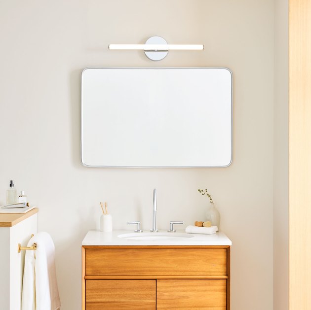10 ý tưởng trang trí gương trang điểm làm sáng phòng tắm của bạn