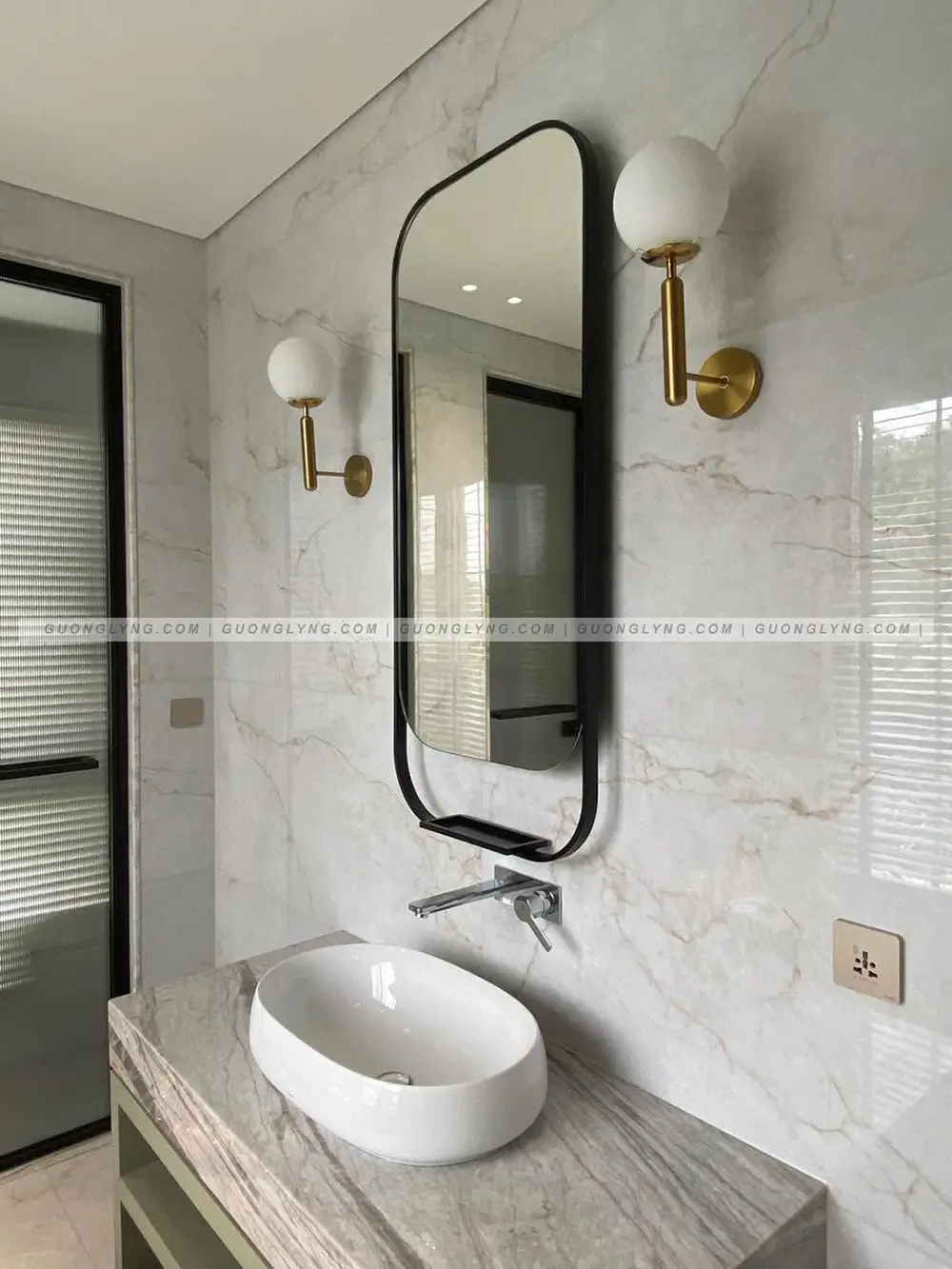 Gương nhà tắm hình chữ nhật chọn sao cho hài hòa