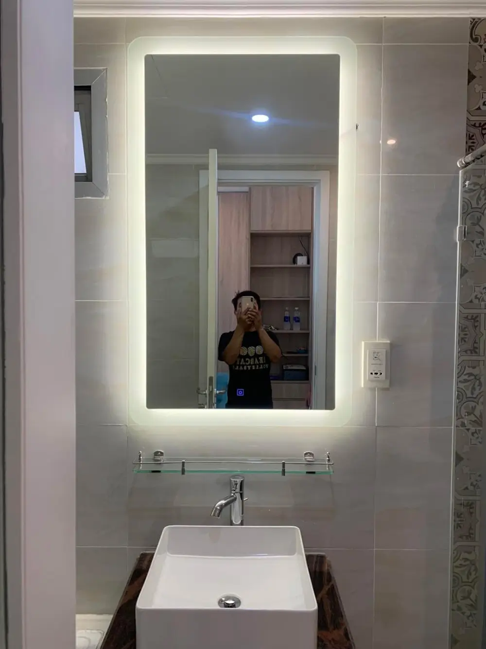 Gương cách lavabo bao nhiêu để dễ soi, ít bắn nước?