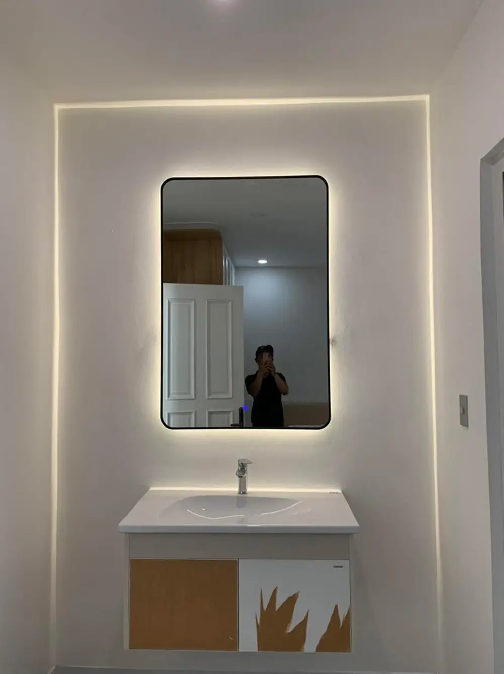 Gương treo tường nhà tắm thuận tiện tháo sửa và bảo trì